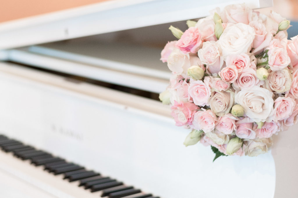 charlotte wedding photographers destination wedding in tampa florida grand piano with bouquet