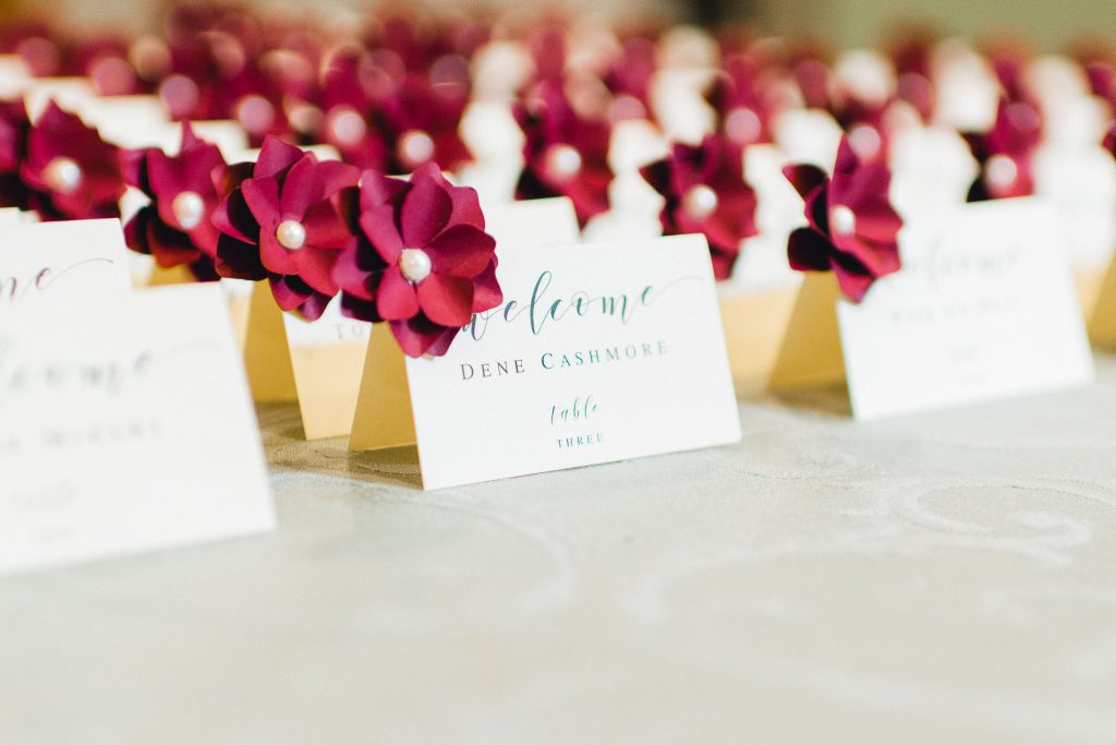 charlotte-wedding-photographer-alexander-homestead-uptown-charlotte-alyssa-frost-photography-bright-and-airy-reception-place-cards