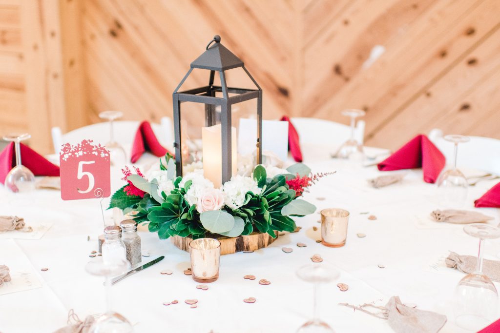 charlotte-wedding-photographer-alexander-homestead-uptown-charlotte-alyssa-frost-photography-bright-and-airy-reception-dinner-centerpieces